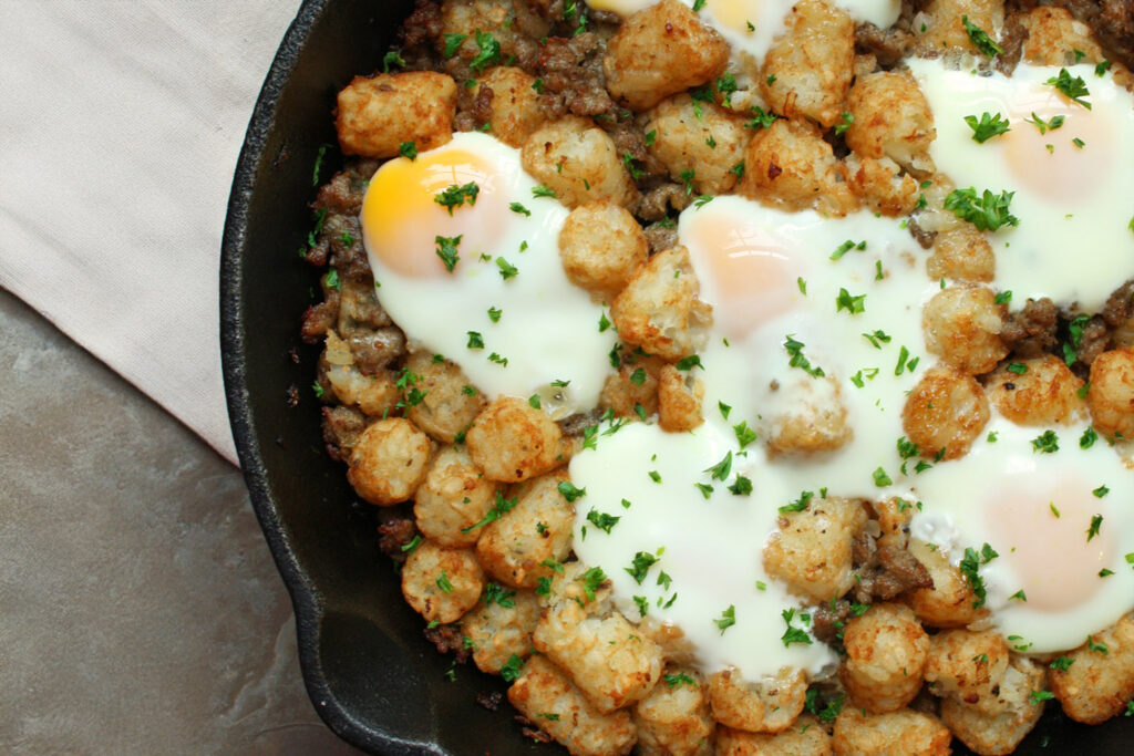 Breakfast Tater Tot Skillet Bake, Breakfast Recipes, Brunch Recipe Ideas, Brunch Recipes, Menu Inspiration, Jones Dairy Farm Sausage