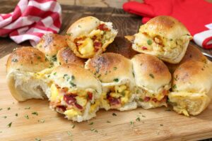 Cheesy Bacon and Egg Sandwiches, Breakfast Recipes, Brunch Recipe Ideas, Brunch Recipes, Menu Inspiration, Jones Dairy Farm Dry Aged Bacon