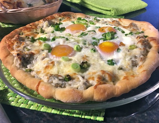 Sausage Gravy Breakfast Pizza