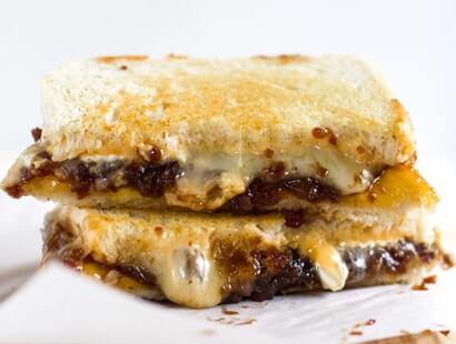 ultimate-grilled-cheese-with-bacon-jam