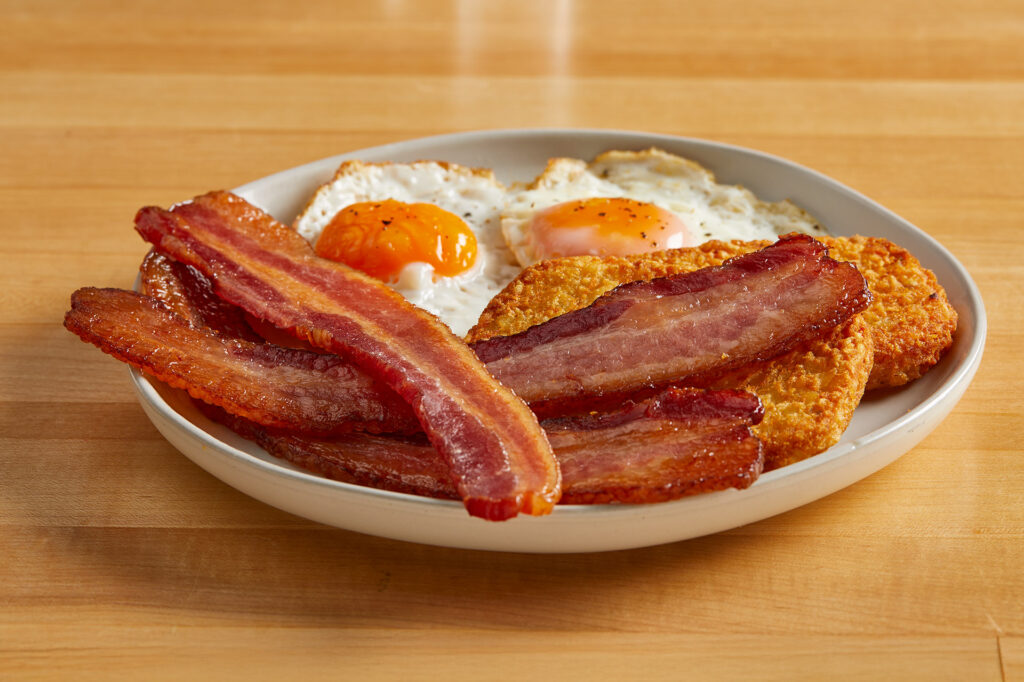 Jones Dry Aged Bacon Returns. Jones Dairy Farm Dry Aged Bacon, Dry Aged Bacon, Bacon Dry Aged Up to 9 Hours