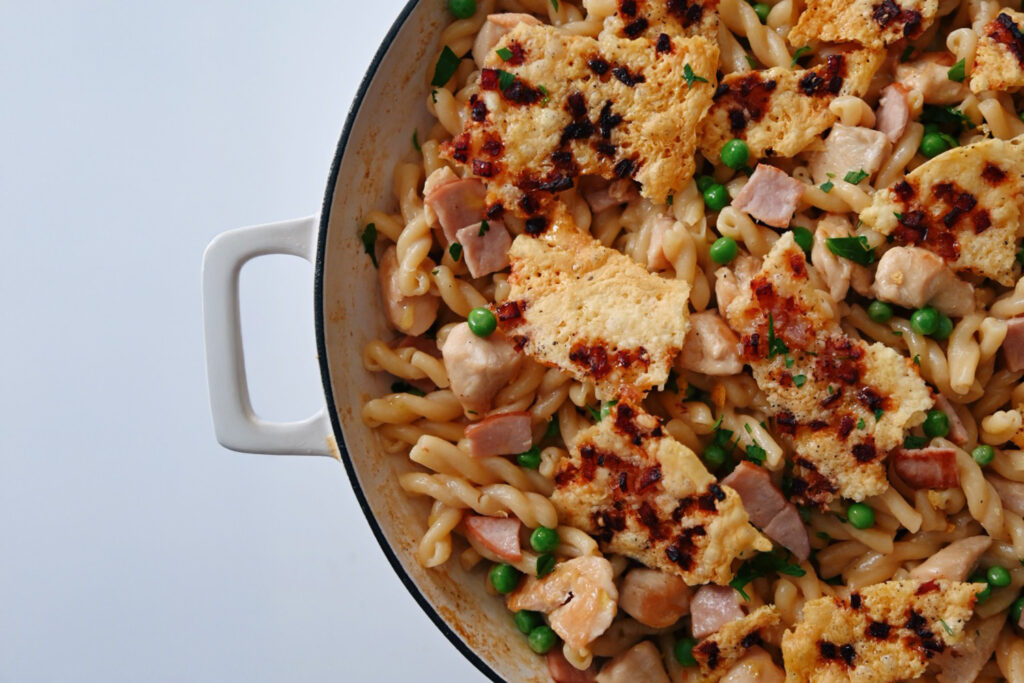 One Pot Chicken Cordon Bleu Pasta, Family-Friendly Pasta with Smoky Canadian Bacon and Creamy Sauce