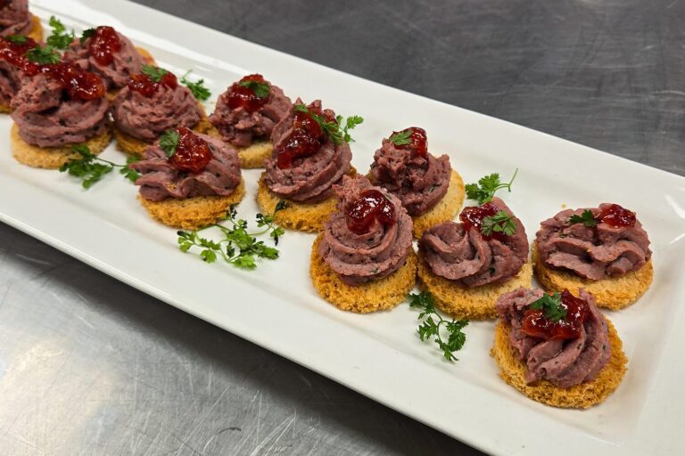 Braunschweiger Canape, Jones Dairy Farm Braunschweiger, Appetizer Ideas, What to do with Braunschweiger, Menu Ideas