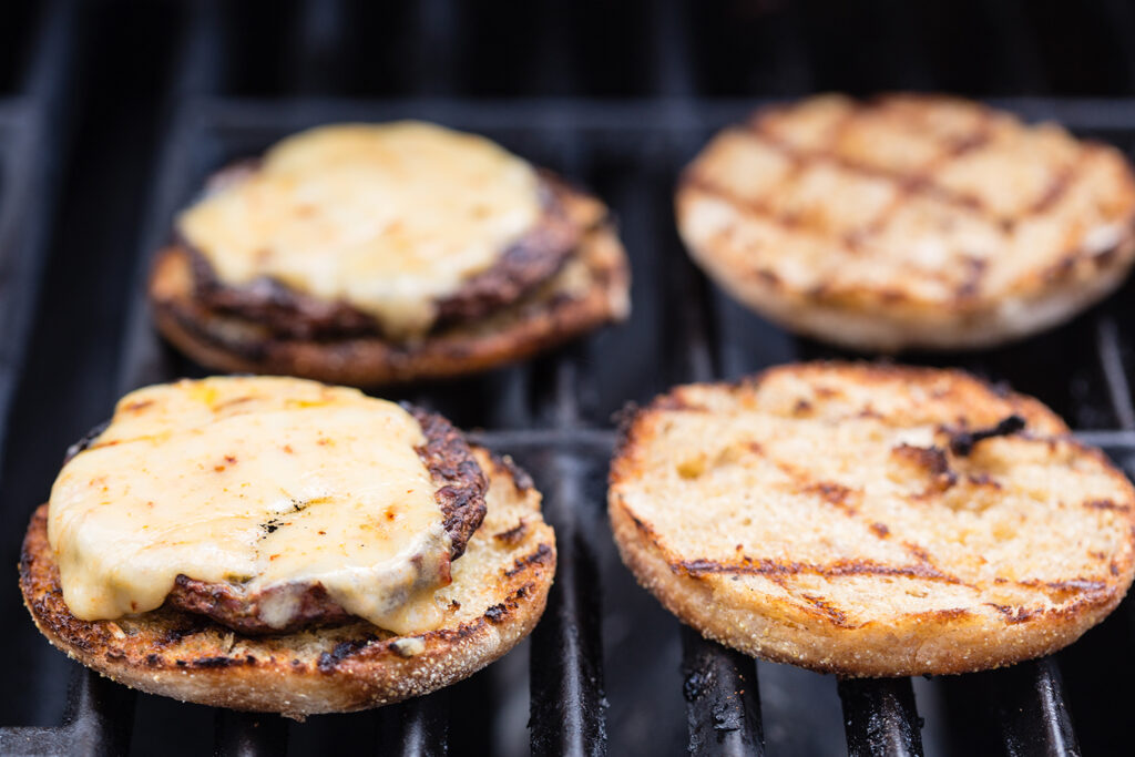 Grilled Sausage and Cheese English Muffin Sandwiches Grilled Sausage and Cheese English Muffin Sandwiches, Easy camping recipes, camping breakfast, camping breakfast ideas