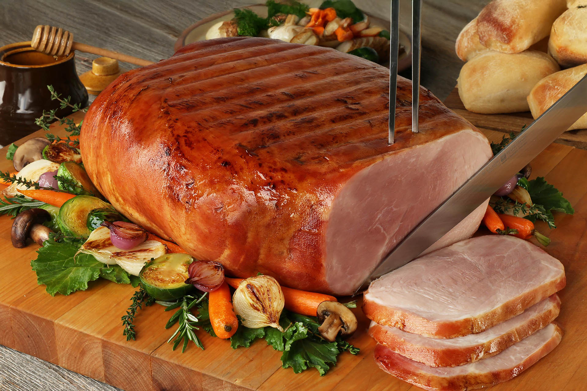 Why Jones Ham is the Top Choice for Foodservice and Catering, foodservice ham, catering ham, glazed ham foodservice, carving station ham